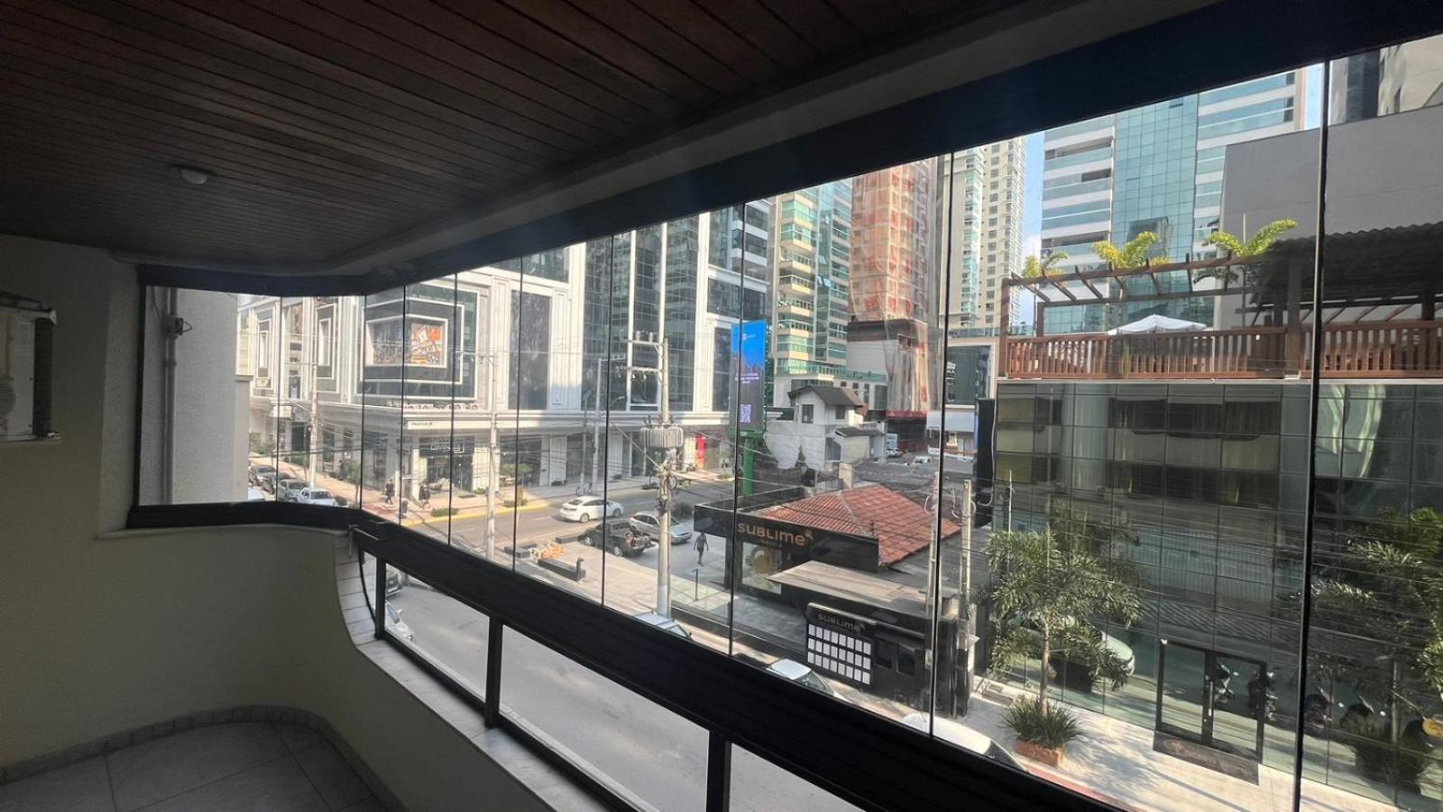Apartamento Na Melhor Localizacao Da Meia Praia 이타페마 외부 사진